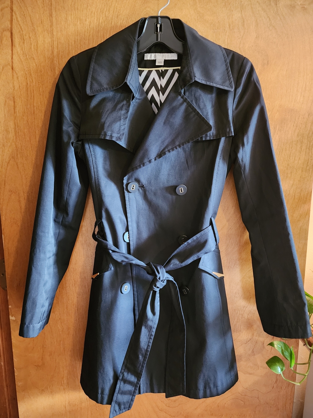 Via Spiga Black Pleated Trench Coat Jacket Women's Size XS Gold Chevron Accent